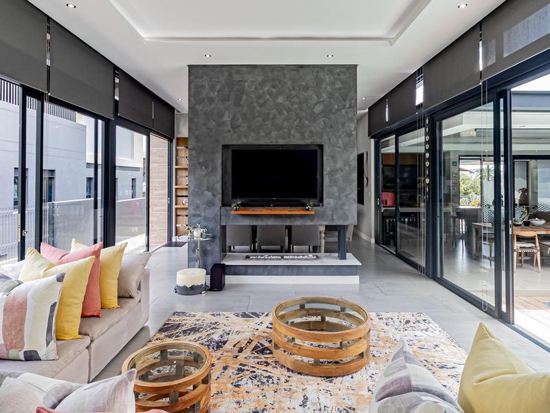 Immaculate 3-Bedroom Single-Storey in Steyn City - Photo 2