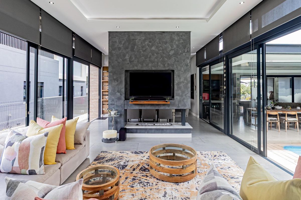 Immaculate 3-Bedroom Single-Storey in Steyn City - Photo 2