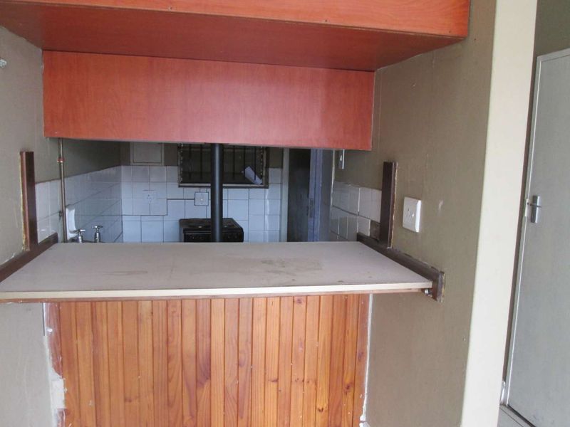 VERY BEAUTIFUL NEAT AND CLEAN BACHELOR FLAT FOR SALE IN PRETORIA CENTRAL '' BARGAIN - Photo 7