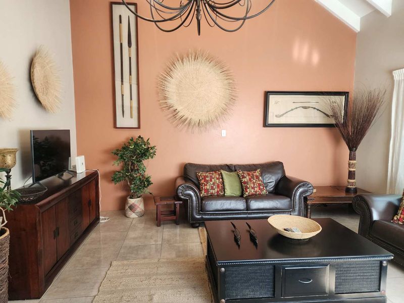 Fully Furnished, 4-Bedroom Townhouse, minutes away from Loftus Versfeld - Photo 8