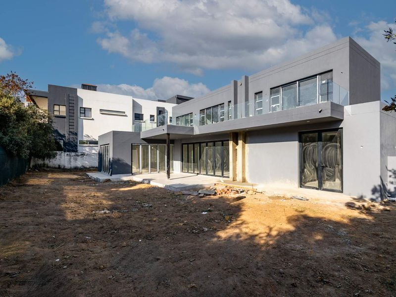 Modern Luxury Living - Photo 6