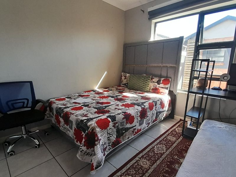 Modern Double Story Townhouse - Photo 7