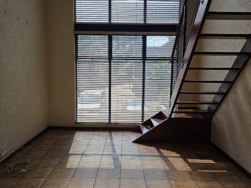 LOCK UP AND GO LOFT APARTMENT - Photo 10