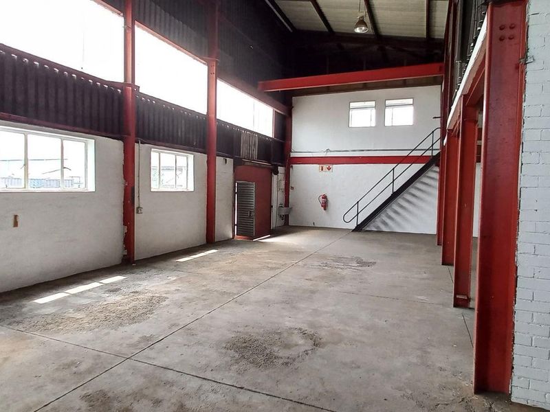 371m2 Dunswart industrial warehouse to let - Photo 4