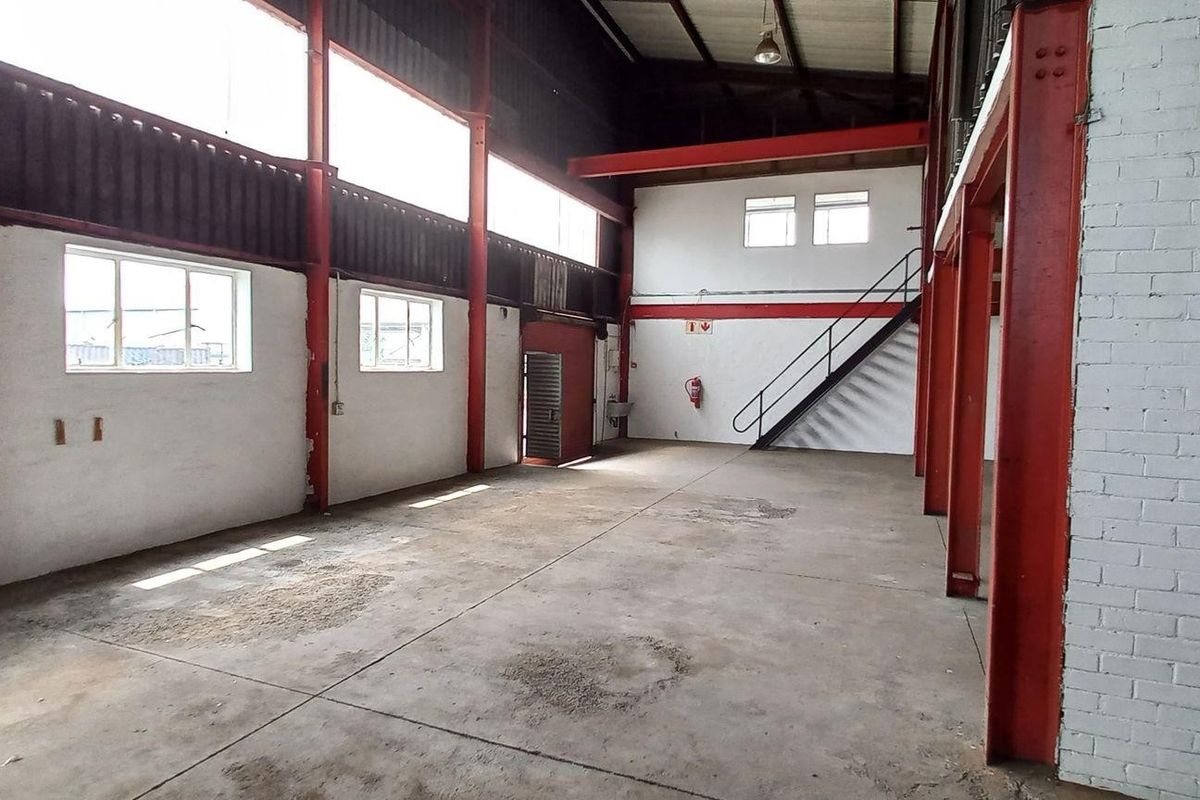 371m2 Dunswart industrial warehouse to let - Photo 4