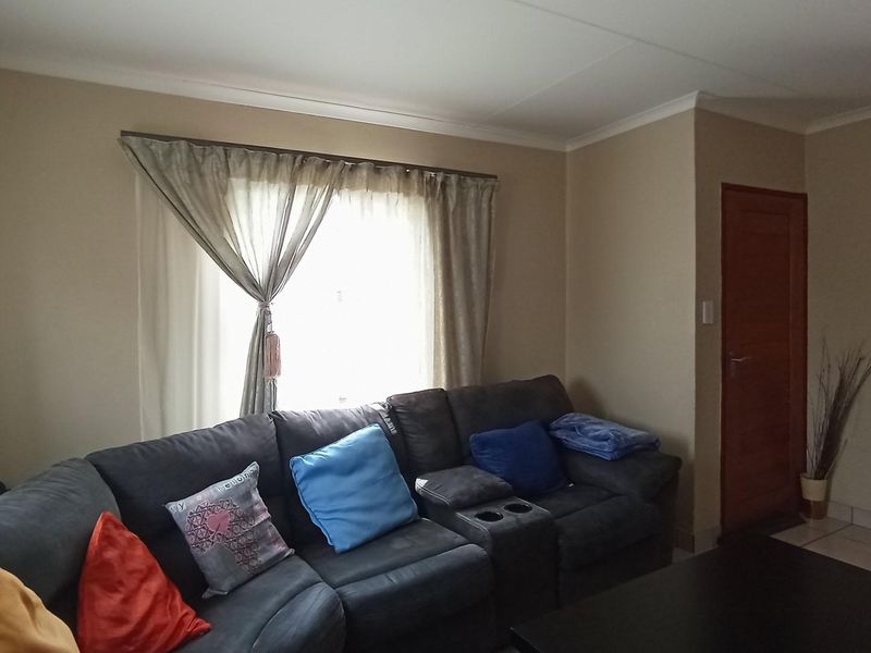 KOSMOSDAL - 3 BEDROOM FULL TITLE HOUSE IN A SECURITY ESTATE - Photo 8