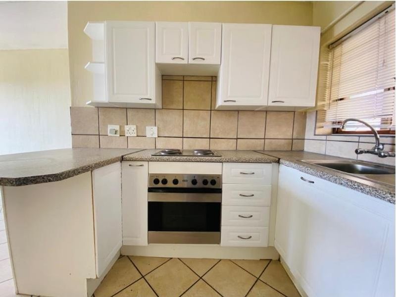 2 Bedroom ,1 Bath Apartment available for Rent - Photo 2