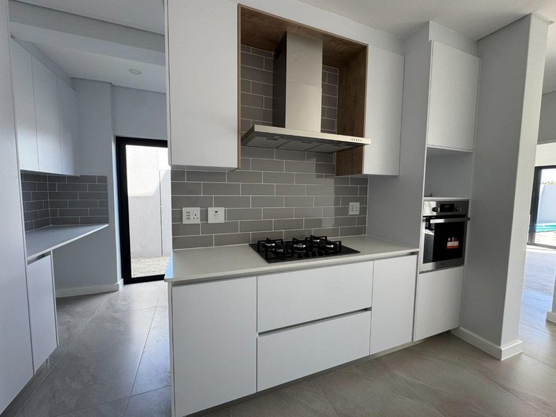 Stylish 4-Bedroom Family Home with Modern Finishes in Sandown, Cape Town - Photo 6