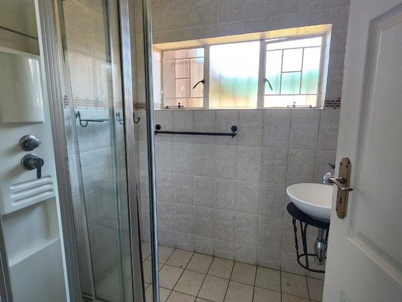 Family home with 1 bed flatlet for rent in Northmead, Benoni - Photo 8