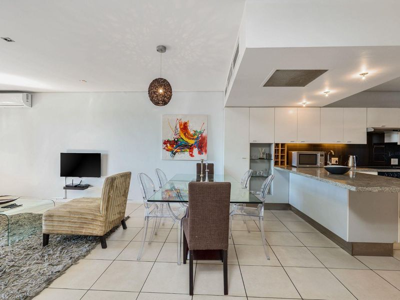 Scarce 3 Bedroom Apartment in the heart of De Waterkant - Photo 4