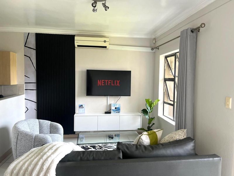 Fully furnished 2 Bed Apartment in Sandton - Photo 3