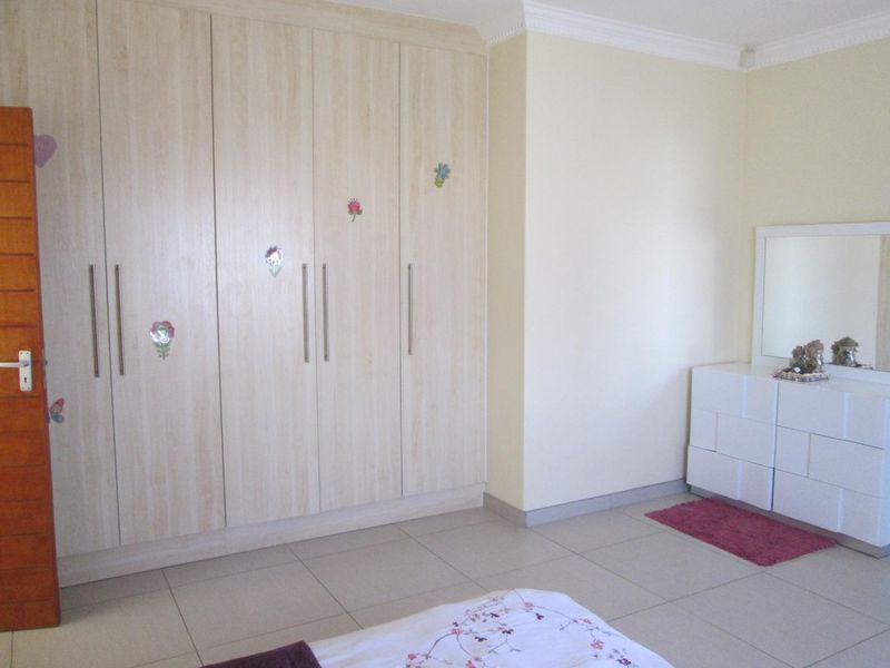 Modern double storey house close to all amenities - Photo 10