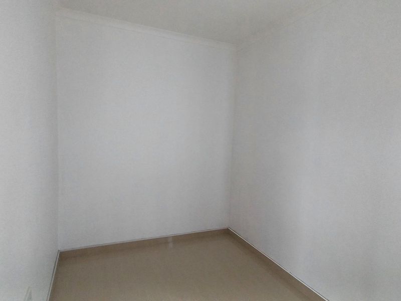 To Let - Photo 9