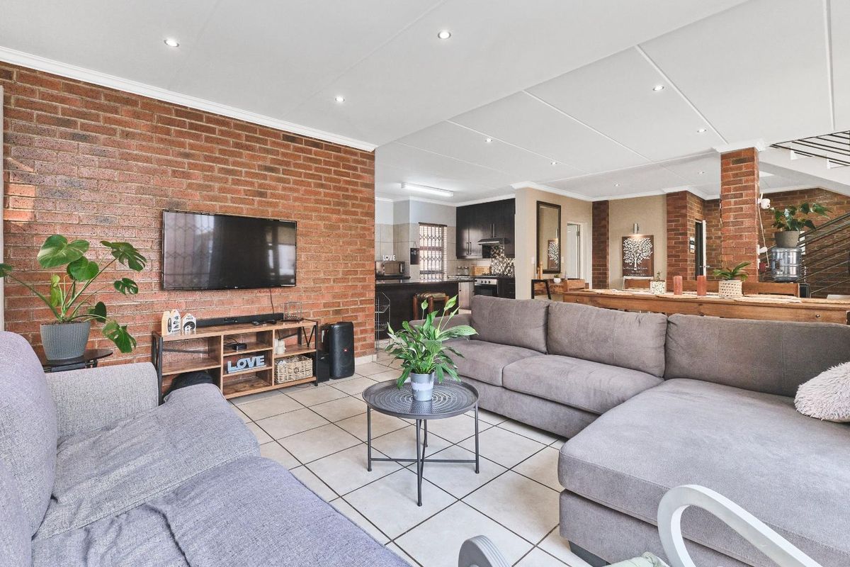 Spacious Open Plan Living for the Decerning Young Executive - Photo 3