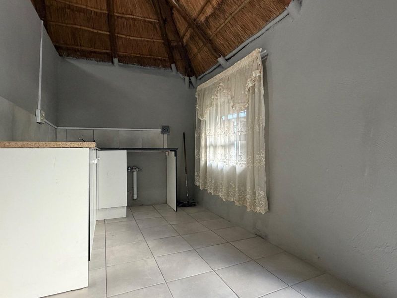 Bachelor Cottage to Rent in Sunward Park, Boksburg - Photo 4