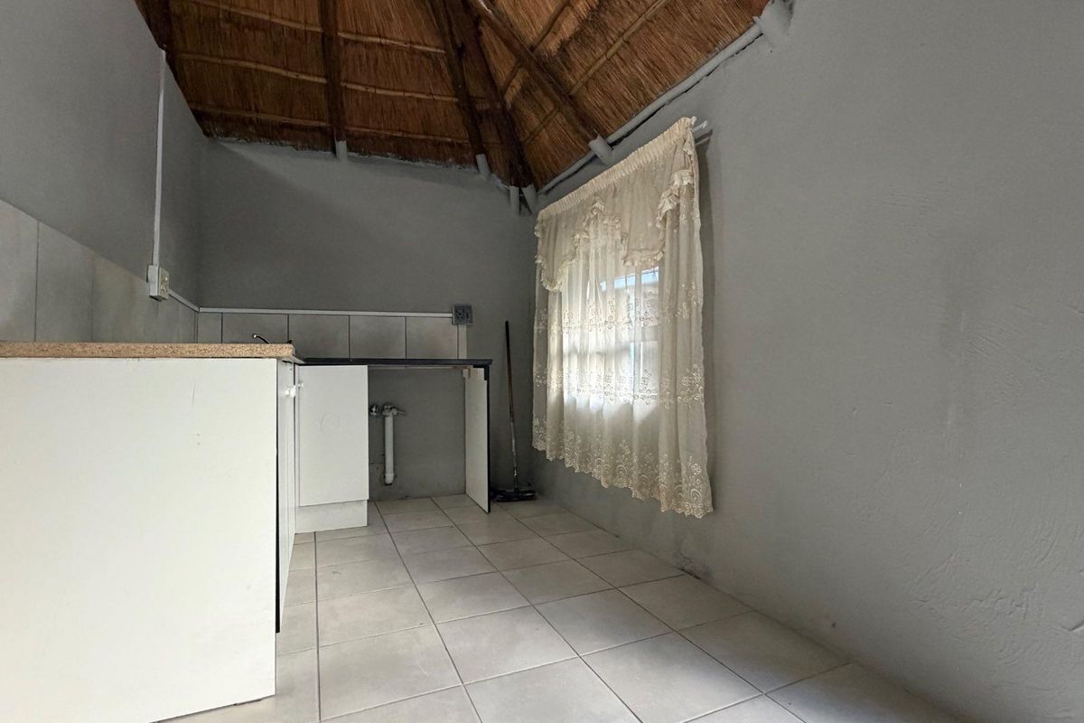 Bachelor Cottage to Rent in Sunward Park, Boksburg - Photo 4