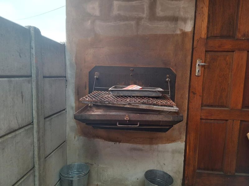 Spacious & Secure 3 Bedroom Family Home in Popular Highbury - Photo 3