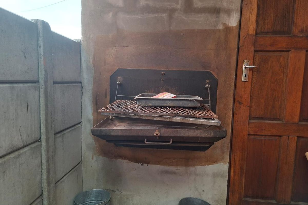 Spacious & Secure 3 Bedroom Family Home in Popular Highbury - Photo 3