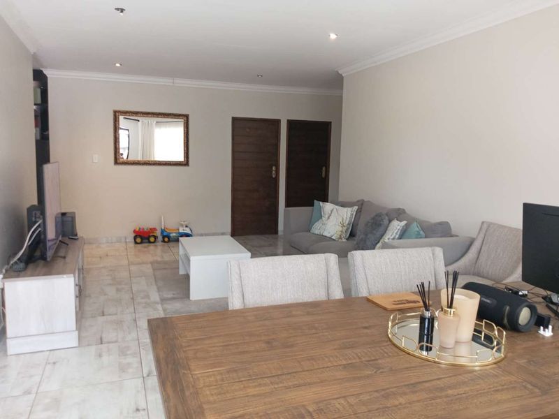 Spacious Living & Family Fun - Photo 6