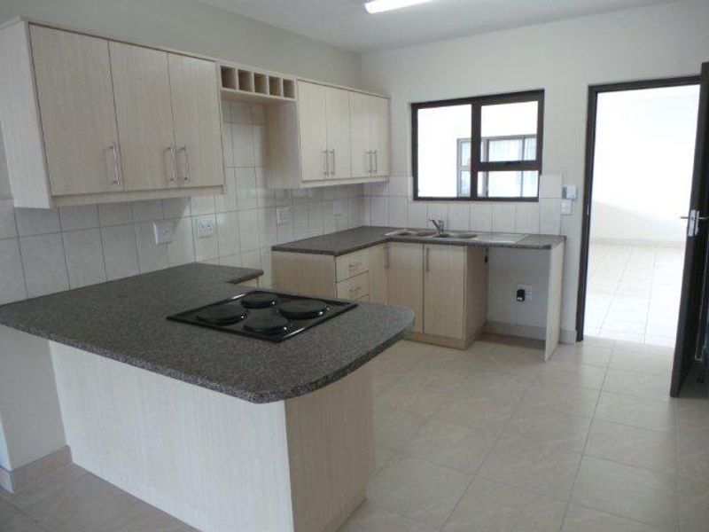 Secure Apartment close to amenities! - Photo 2