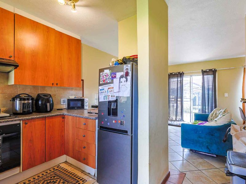 Charming and Secure 2-Bedroom Home - Photo 9
