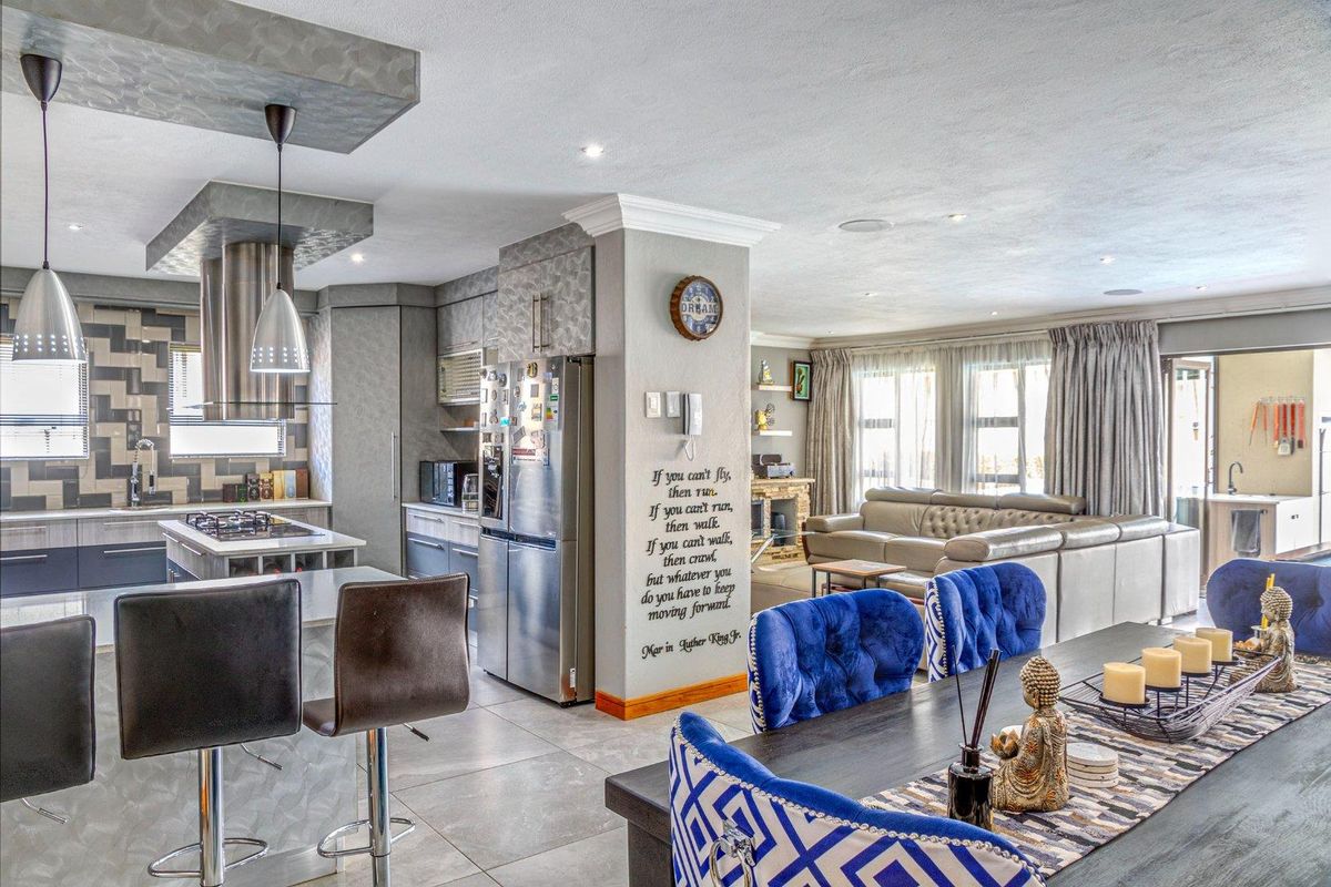 Luxury Living at its finest in Summerfields Estate - Photo 4