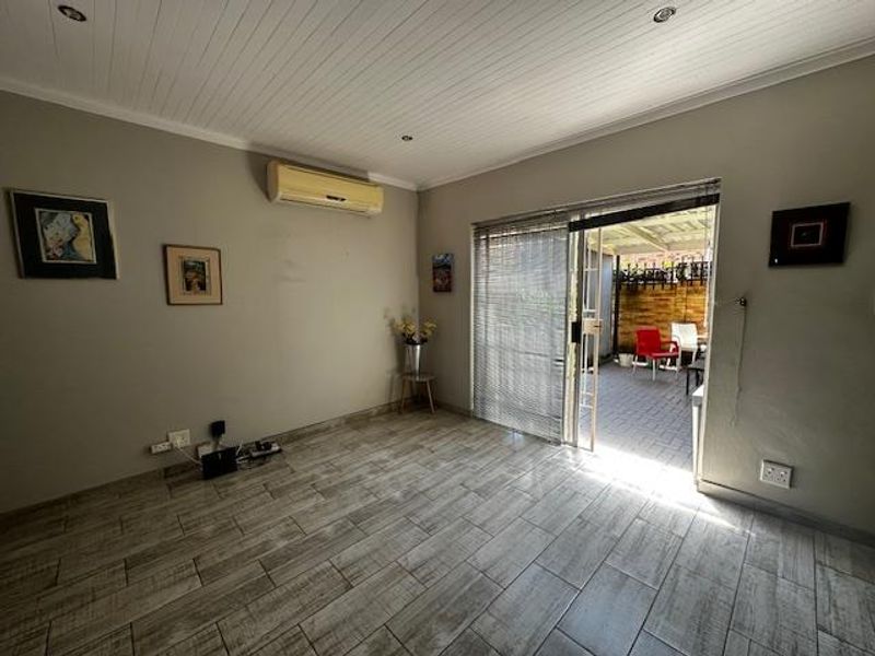 Stylish Family Living Designed for Comfort, Space & Entertaining - Photo 3