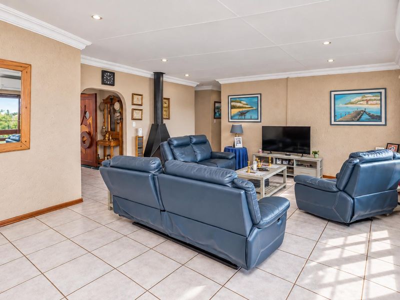 Perfect Guest House with Dam Views - Photo 10