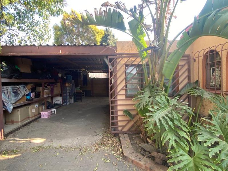 Welcome to Elegance: Spacious Home with Luxurious Features! - Photo 3