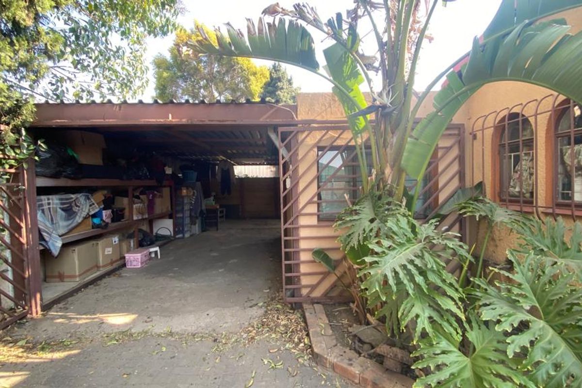 Welcome to Elegance: Spacious Home with Luxurious Features! - Photo 3