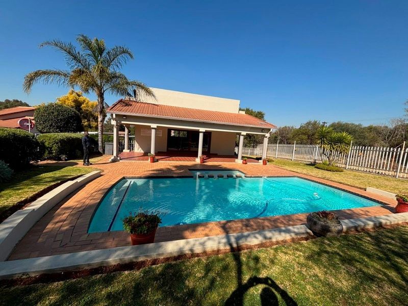 Spacious 3-Bedroom Loft Townhouse in Candice Glades, Northwold Asking Price: R1,050,000 - Photo 6