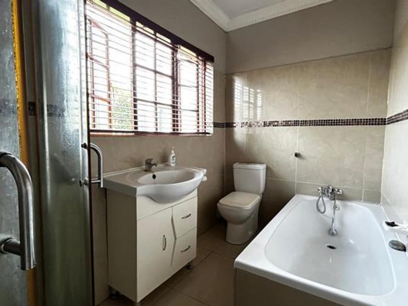 Grab this beautiful house - Photo 7