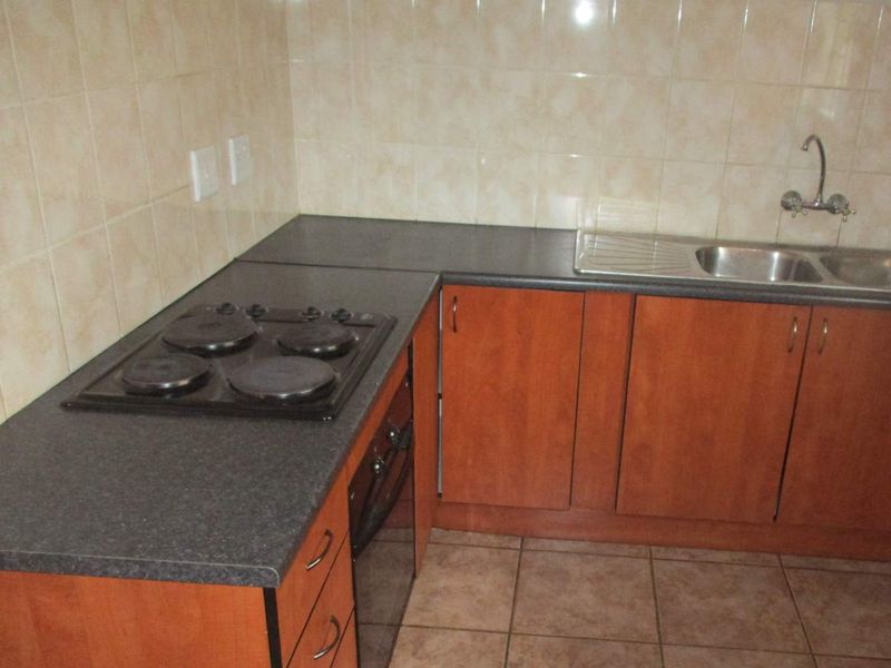 FAMILY HOME FOR SALE IN SECURE ESTATE - Photo 3