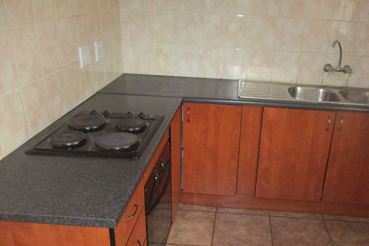 FAMILY HOME FOR SALE IN SECURE ESTATE - Photo 3