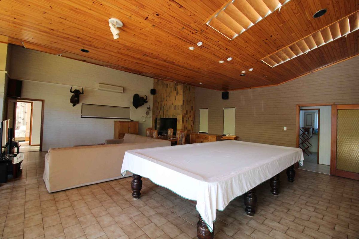 Huge Family House - Photo 2