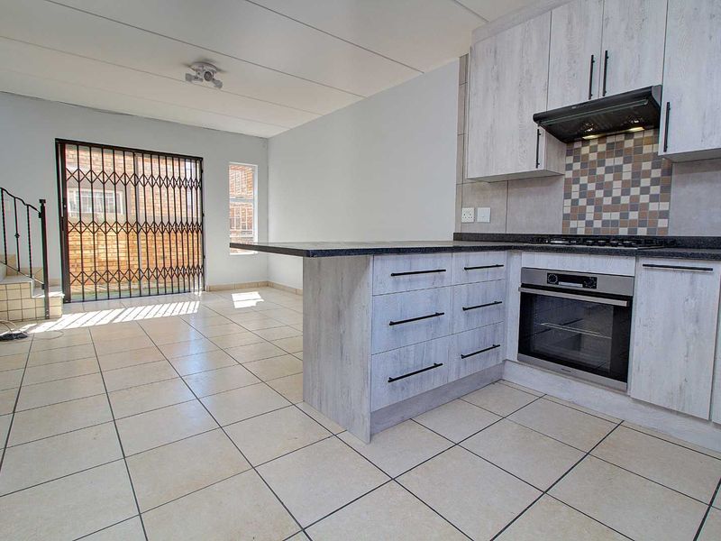 Newly Updated Home with Ensuite & Patio! - Photo 3