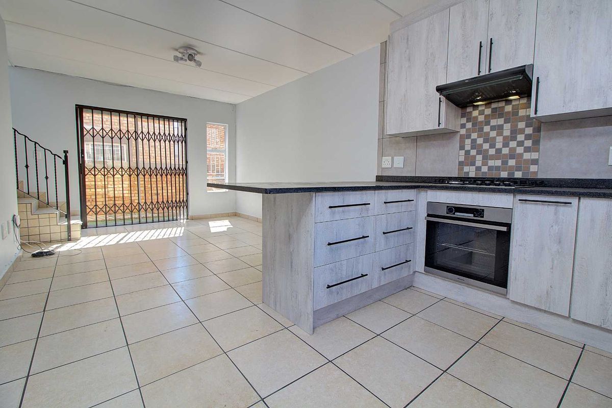 Newly Updated Home with Ensuite & Patio! - Photo 3