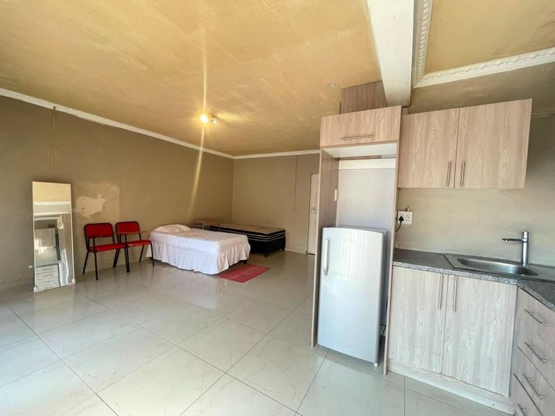 Cottage to rent in Westville North - Photo 4