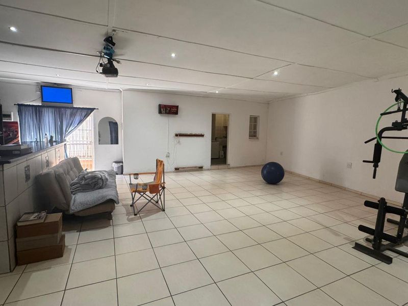 Family Home and great Investment in Beaconsfield - Photo 7