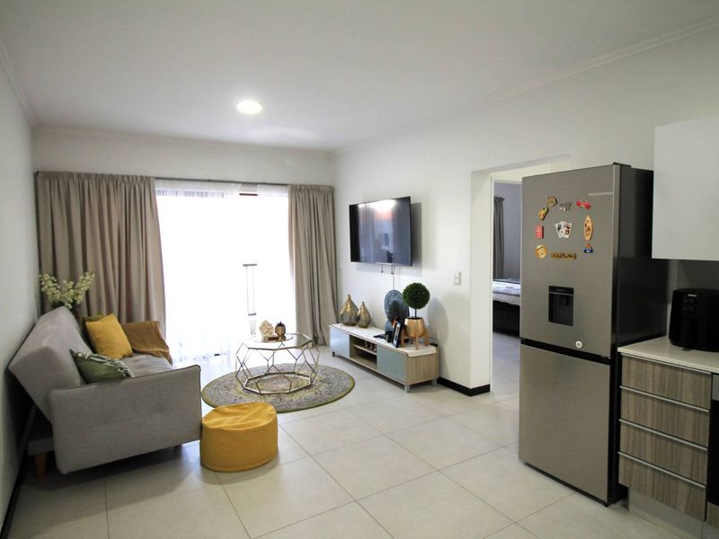 Stunning Three Bedroom Apartment in Ventura - Photo 3