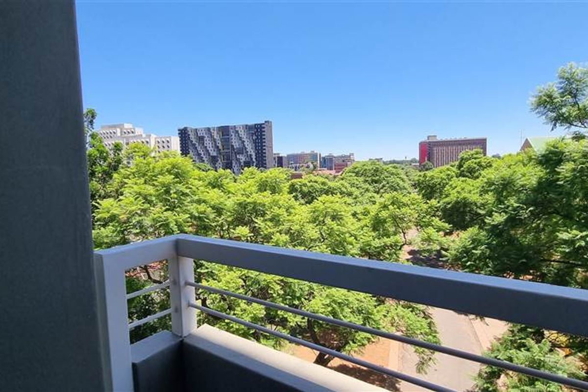 HATFIELD - 2 BEDROOM APARTMENT WALKING DISTANCE TO PRETORIA UNIVERSITY - Photo 2