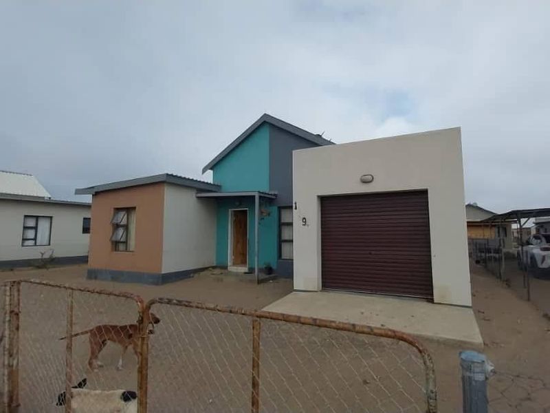 Grab This Osona Village Deal—3 Beds, 2 Baths! - Photo 2