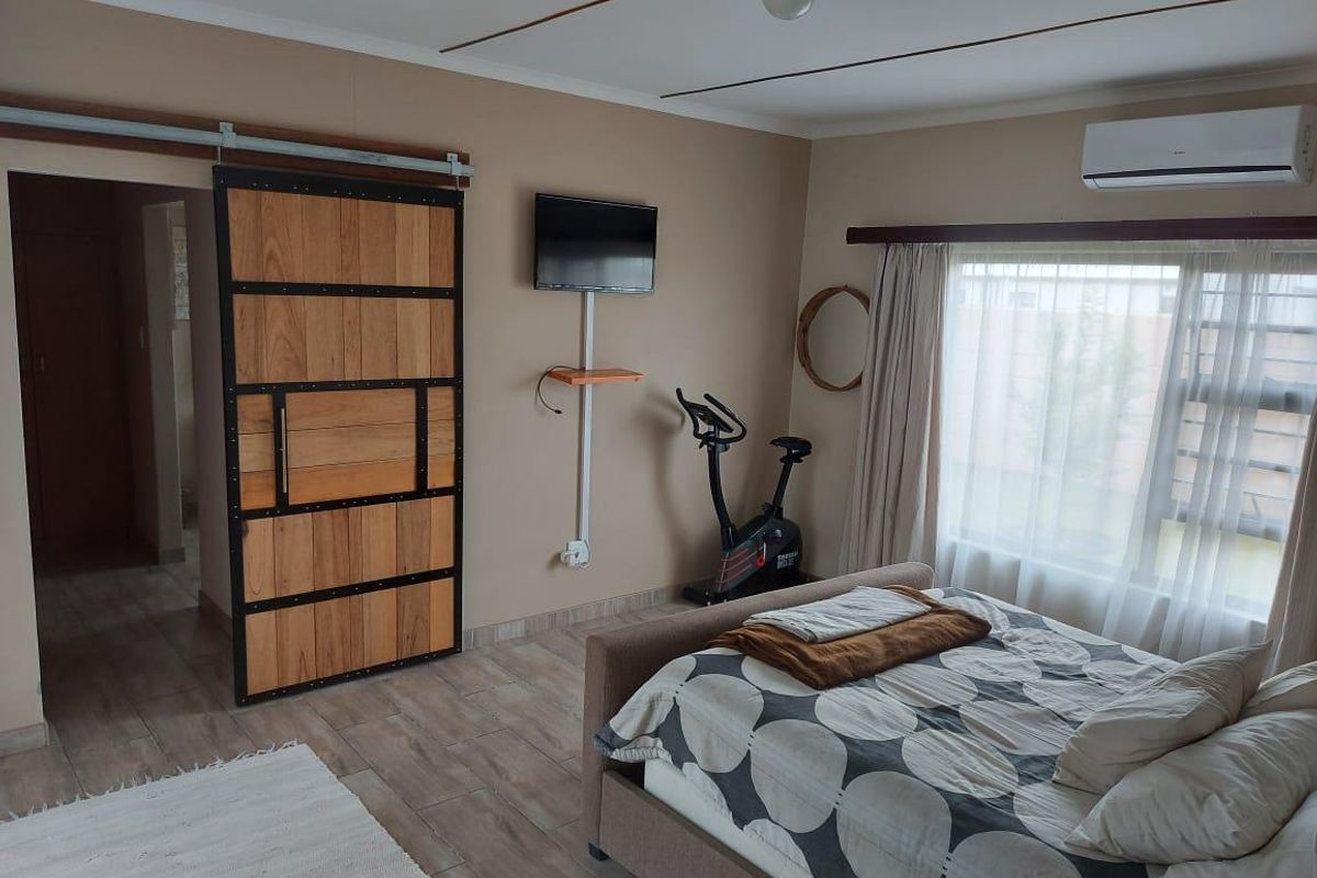 Modern Family House For Sale - Oshakati Ext. 16 - Photo 2