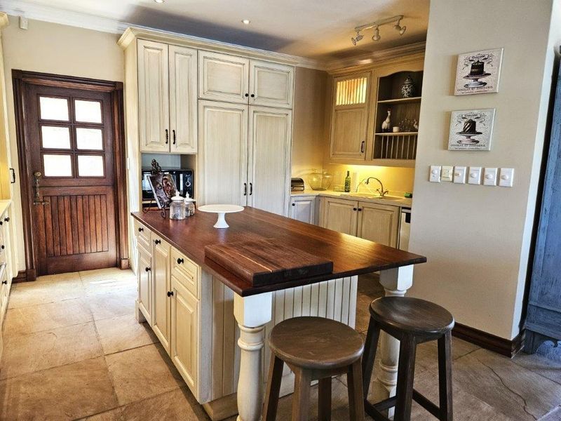 5 Bedroom Home in Estate D'Afrique - Photo 5