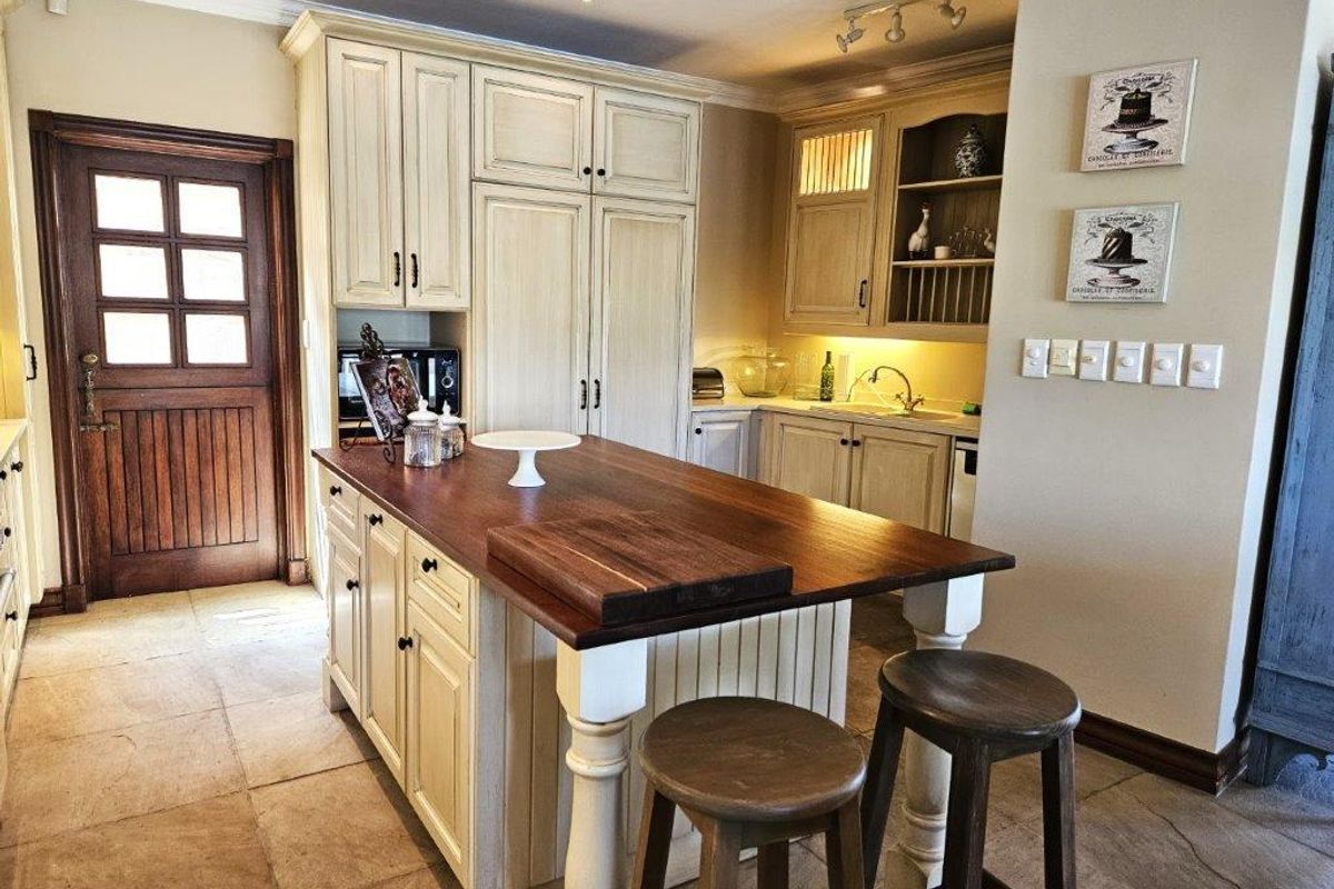 5 Bedroom Home in Estate D'Afrique - Photo 5