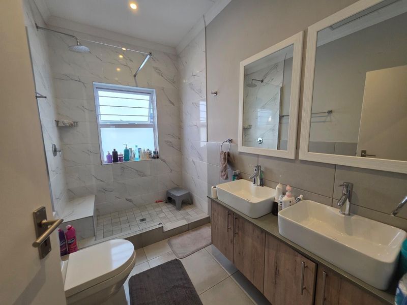 Family Haven in Sought After Leisure Bay Estate - Photo 9