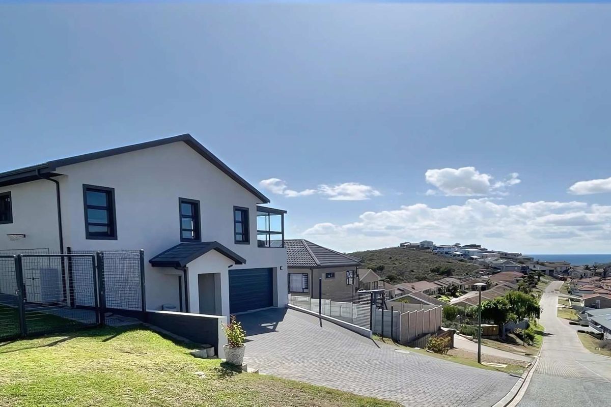 December Holiday Getaway in Mossel Bay, Island View - Sleeps 7 - Min 4 night stay - Photo 2