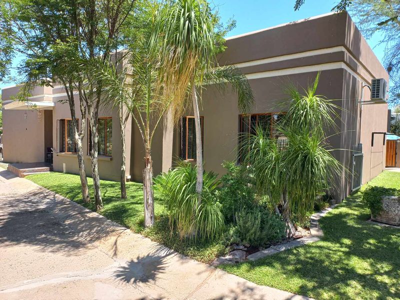 Stunning, sturdy house in popular area - Photo 1