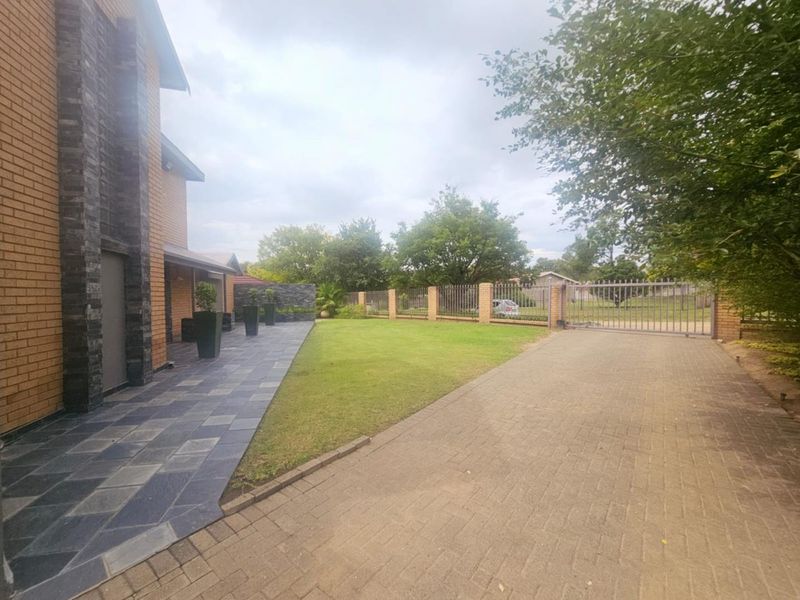 From Morning Coffee To Sunset Wine - This Porch Has It All - Photo 2