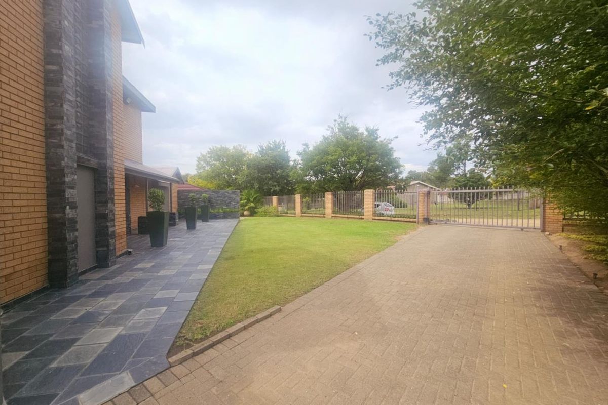 From Morning Coffee To Sunset Wine - This Porch Has It All - Photo 2